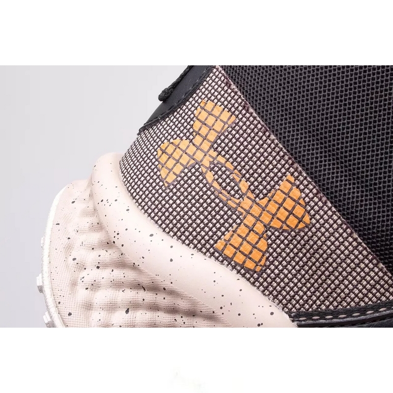 UNDER ARMOUR BUTY CHARGED MAVEN TREK