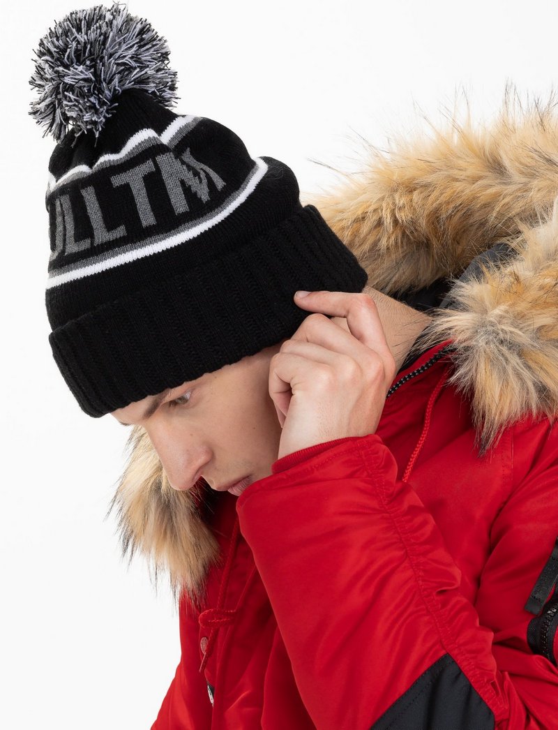 PIT BULL CZAPKA ZIMOWA Z POMPONEM FLEMING BLACK