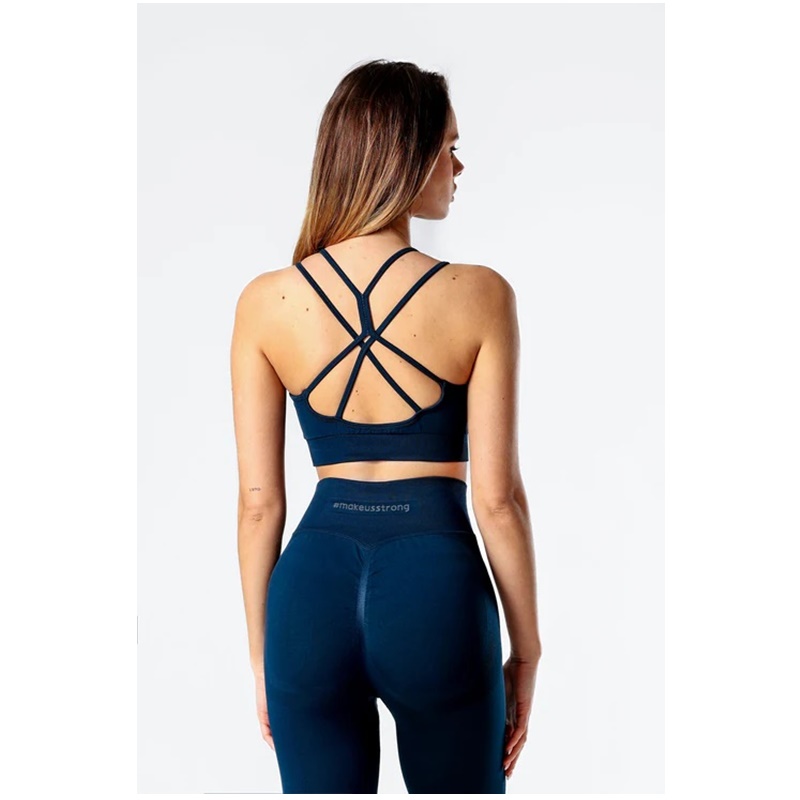 MAKE US STRONG BIUSTONOSZ GEORGIA GRANAT