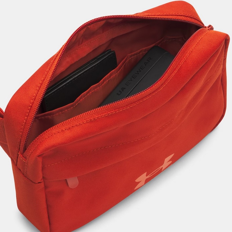 UNDER ARMOUR SASZETKA ESSENTIAL LITE 842