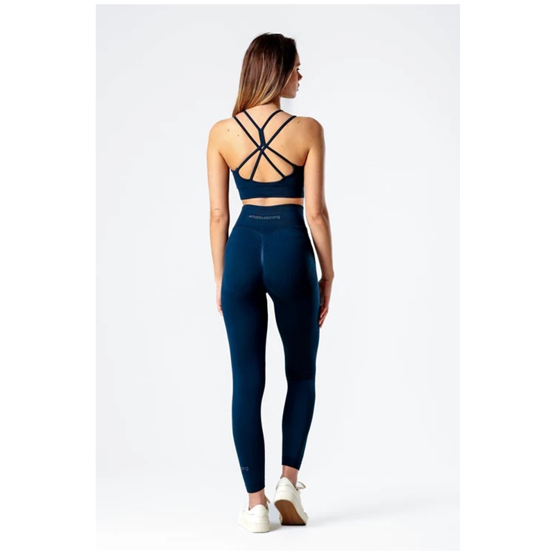 MAKE US STRONG BIUSTONOSZ GEORGIA GRANAT